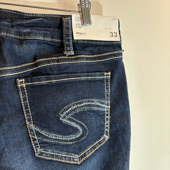 SILVER Suki Sz 33 x 32 Straight Leg Mid Rise Curvy Darker Wash Jeans New w/ Tags - Picture 7 of 12